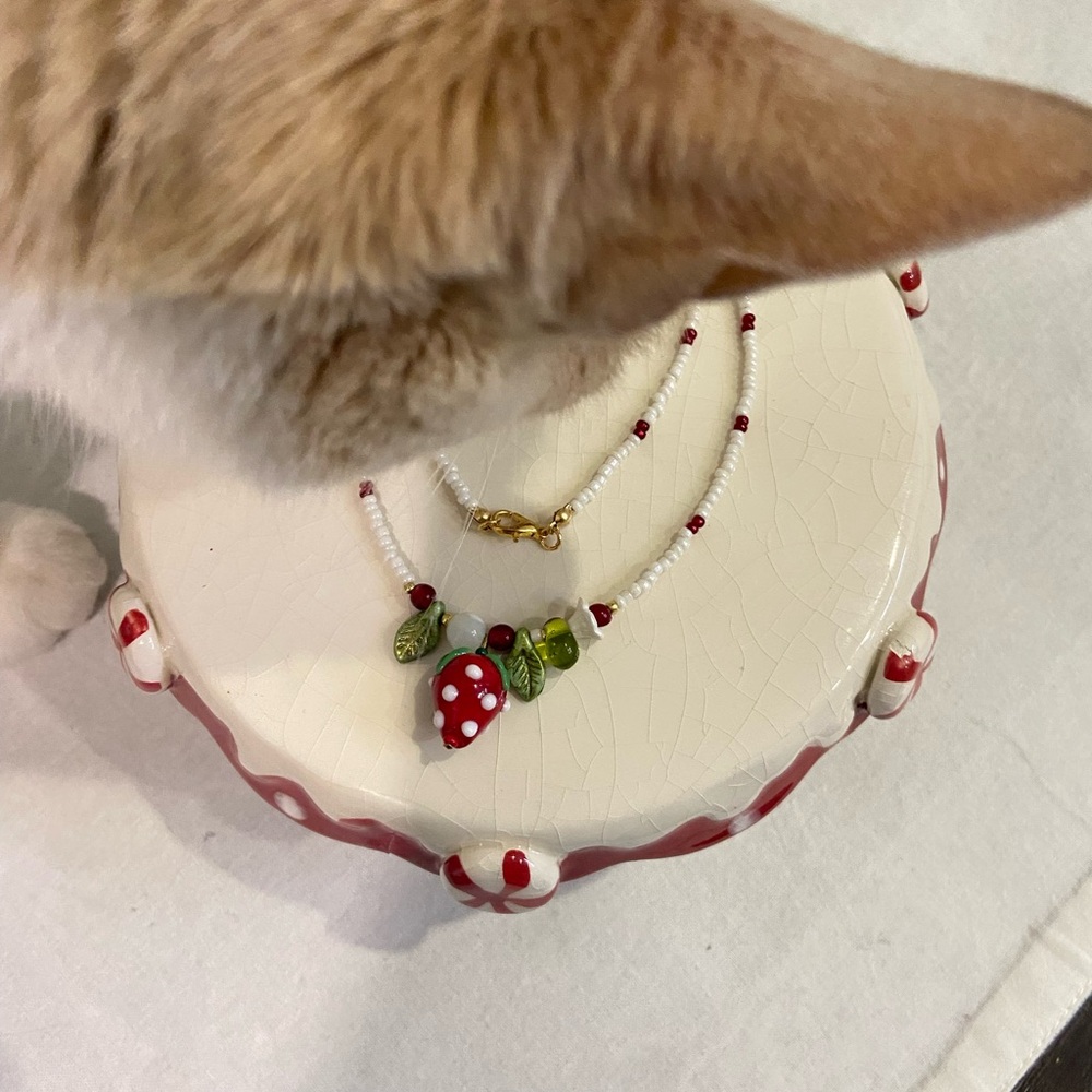 Charming Strawberry Beaded Necklace - Red and Green - Picture 2 of 2